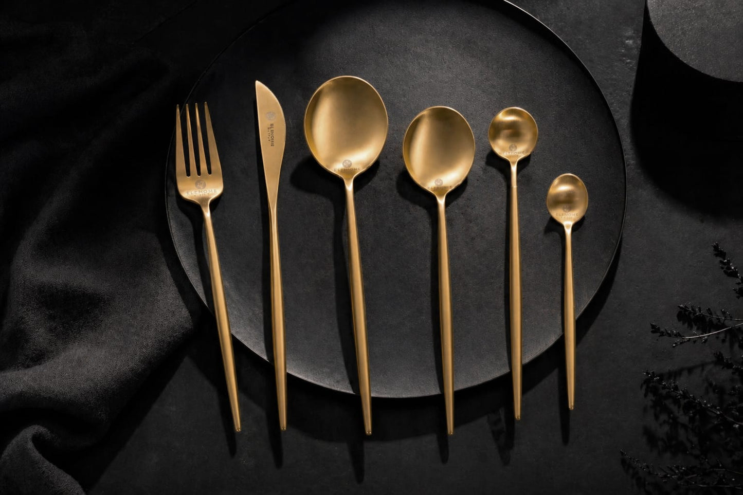 Set de Cubiertos Dorados ELEHOMEDESIGN